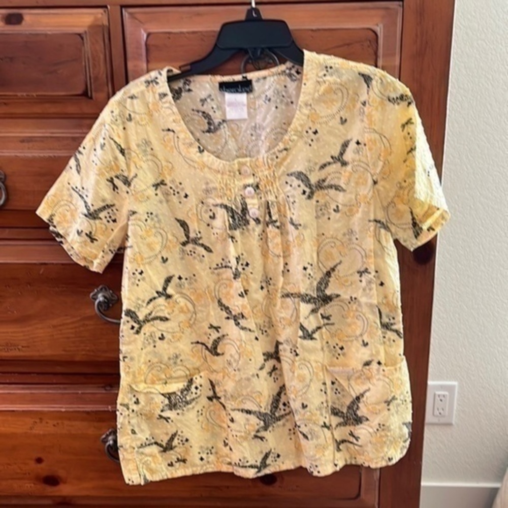 Cherokee Women’s yellow and black top, size large.